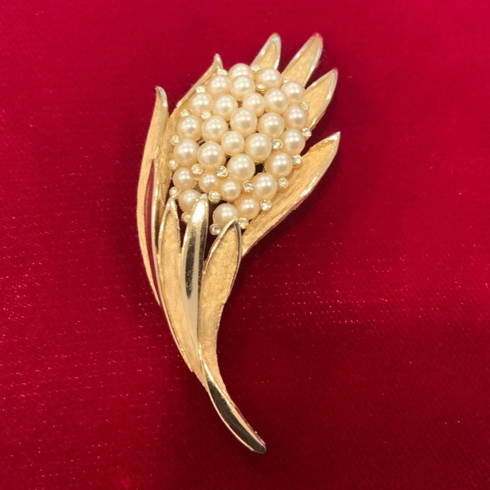 Vintage Signed Crown Trifari Pearl and Crystal Brooch